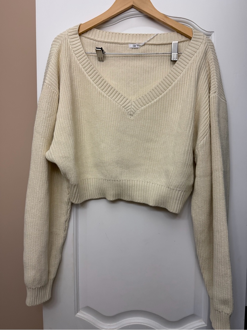 CSB Cropped V-Neck Knit Sweater - Cream - Size M